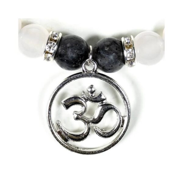 Armband med labradorit/vit agat med Aum, 8 mm - Bild 2