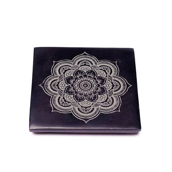 Rökelsehållare av svart täljsten med mandala, 10,5 cm