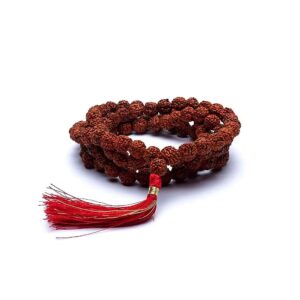 Mala Rudraksha 108 pärlor med röd tofs, 0,8 cm