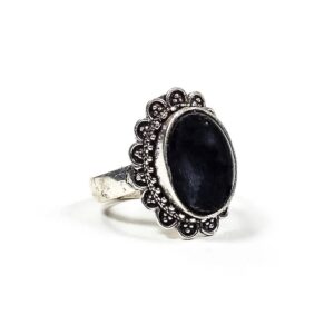 Ring med svart turmalin, 2 cm